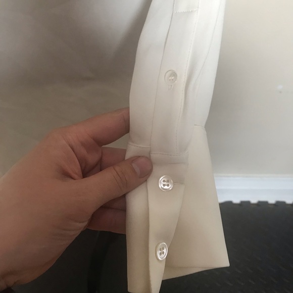 Theory silk top size medium fits more like a large - Picture 6 of 8